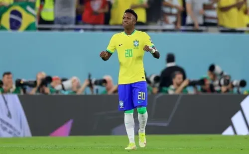 Vini en juego con Brasil con el número 20. Getty.