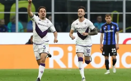 La celebración de Giacomo Bonaventura, el autor del tanto que marcó Fiorentina en la victoria 1 a 0 sobre el Inter de Milán.