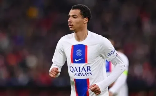 Hugo Ekitiké, delantero de PSG, con rumbo de salida