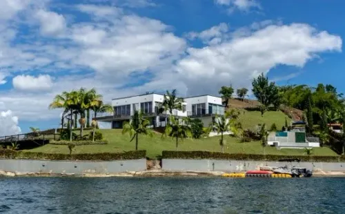 Impresionante mansión que adquirió James en la región colombiana de Antioquia (Flickr)