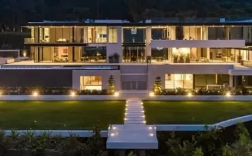 Mbappé tiene varias propiedades en París, entre ellas una lujosa con vistas a la Torre Eiffel (Twitter)