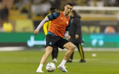 Cristiano Ronaldo en calentamiento con Al Nassr. Getty.