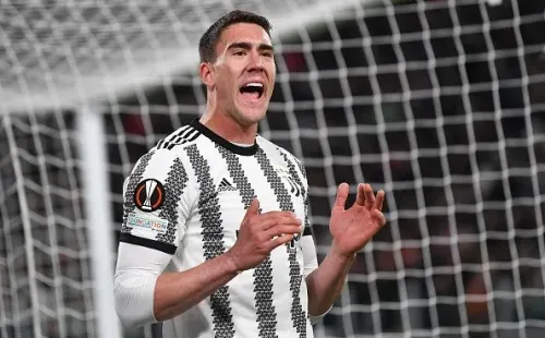 Vlahovic en juego con Juventus por Europa League. Getty.