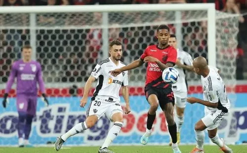 Acción de juego de Paranaense vs Mineiro. Getty.