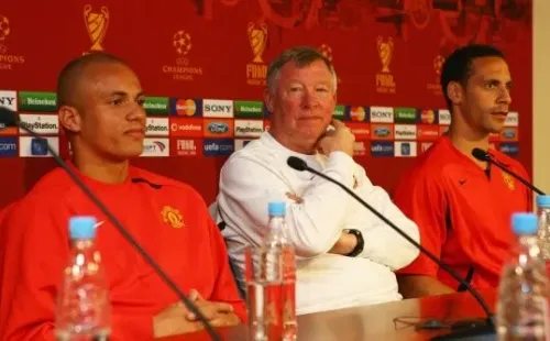 Wes Brown, junto a Rio Ferdinand y Ferguson