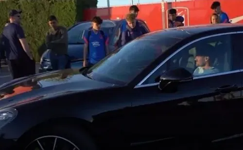 De Paul yéndose de un entrenamiento del Atlético Madrid a bordo de un Porsche (Minuto Deportes)