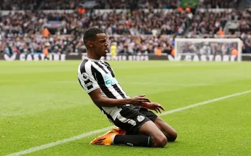 Isak en festejo de gol con Newcastle. Getty.