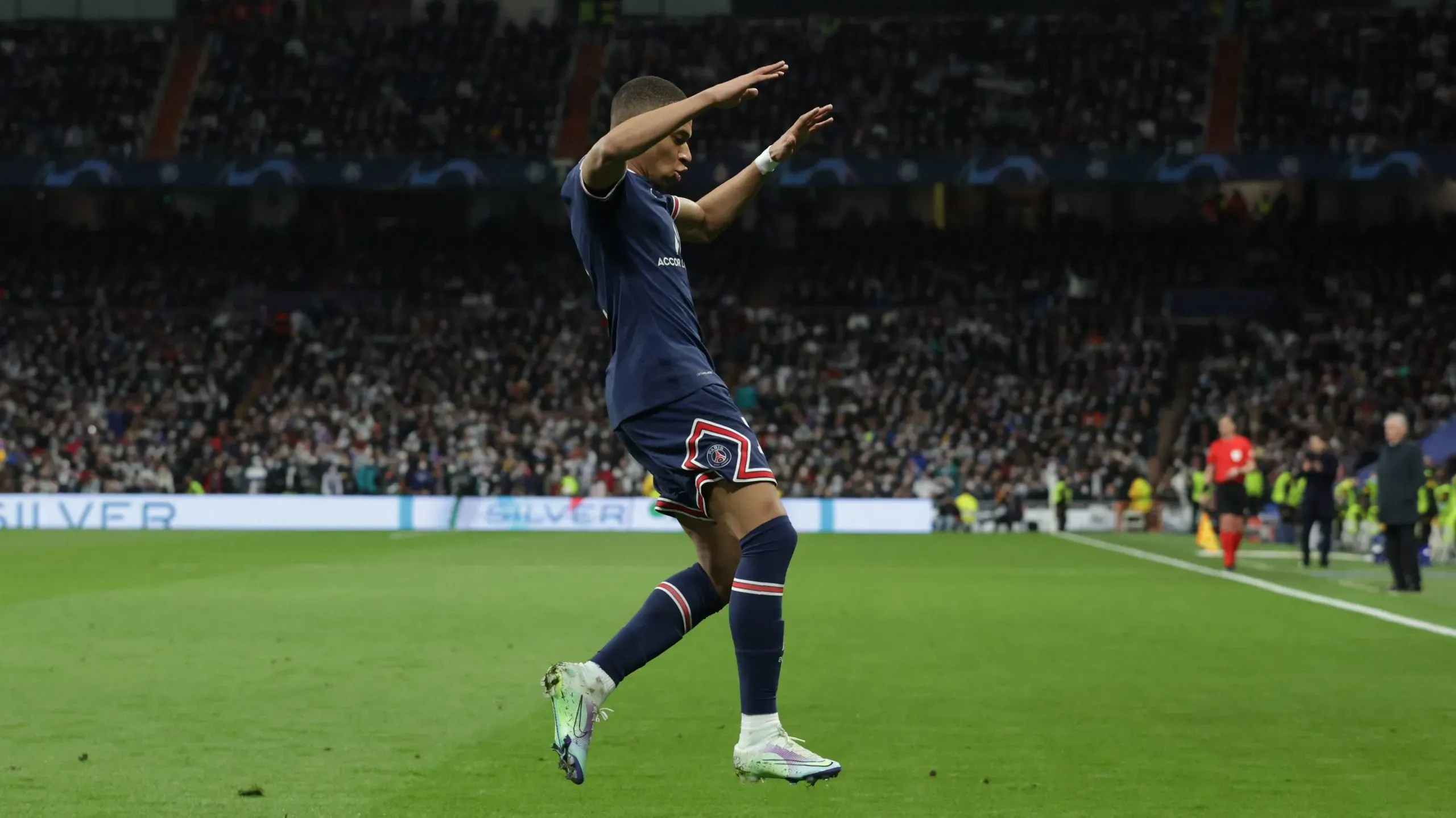 Kylian Mbappé en el Santiago Bernabéu durante el Real Madrid vs. PSG de los Octavos de Final de la Champions League 2021/2022. Getty Images.