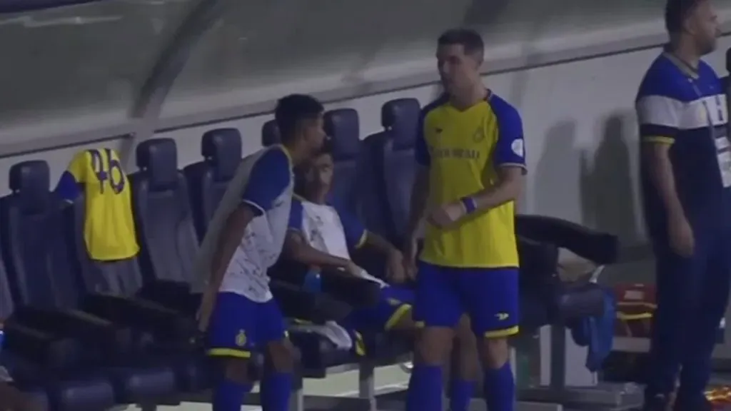 Cristiano Ronaldo salió lesionado y no terminó el partido (Captura de partido)