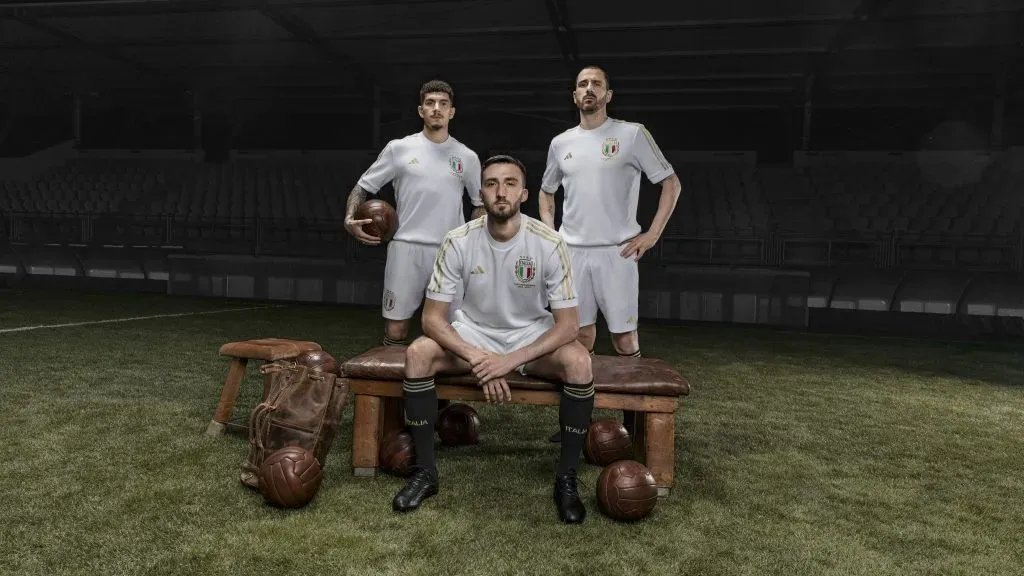 Nueva camiseta de Italia (Página Oficial FIGC)