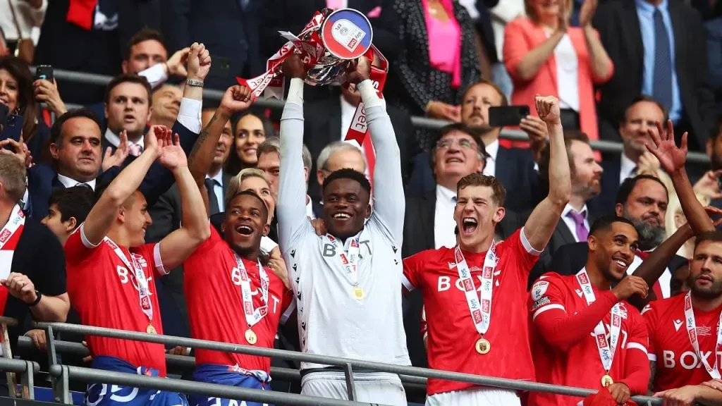 Brice Samba, en el festejo por el ascenso del Nottingham Forest (Getty Images).