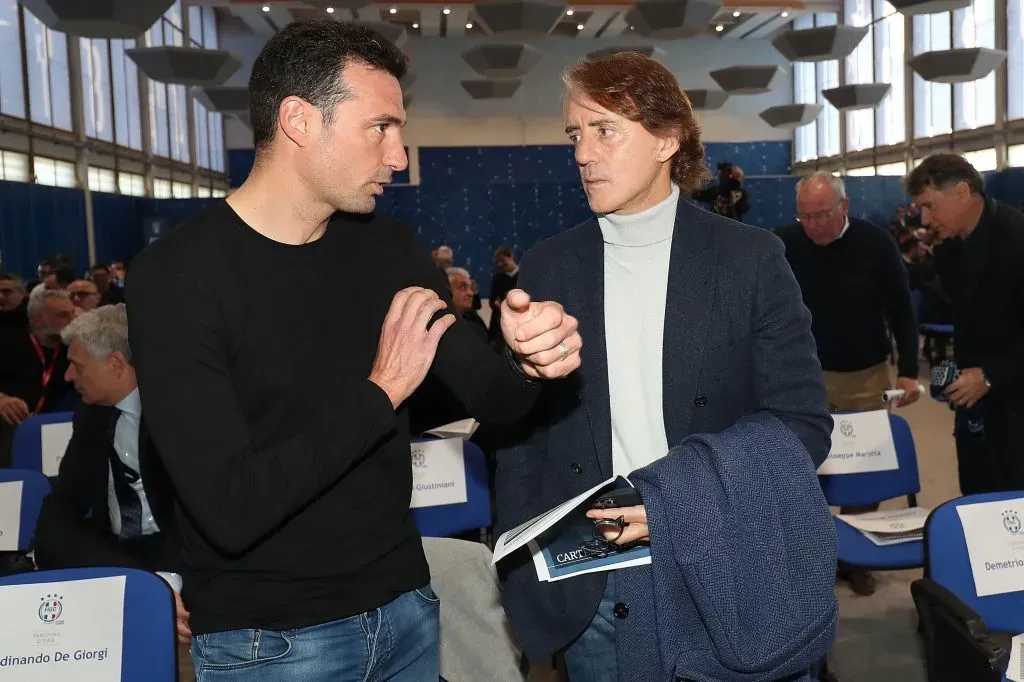 Lionel Scaloni junto a Roberto Mancini en un encuentro en Firenze. El estratega italiano tomaría aquello que el argentino no tiene en cuenta. Getty Images.