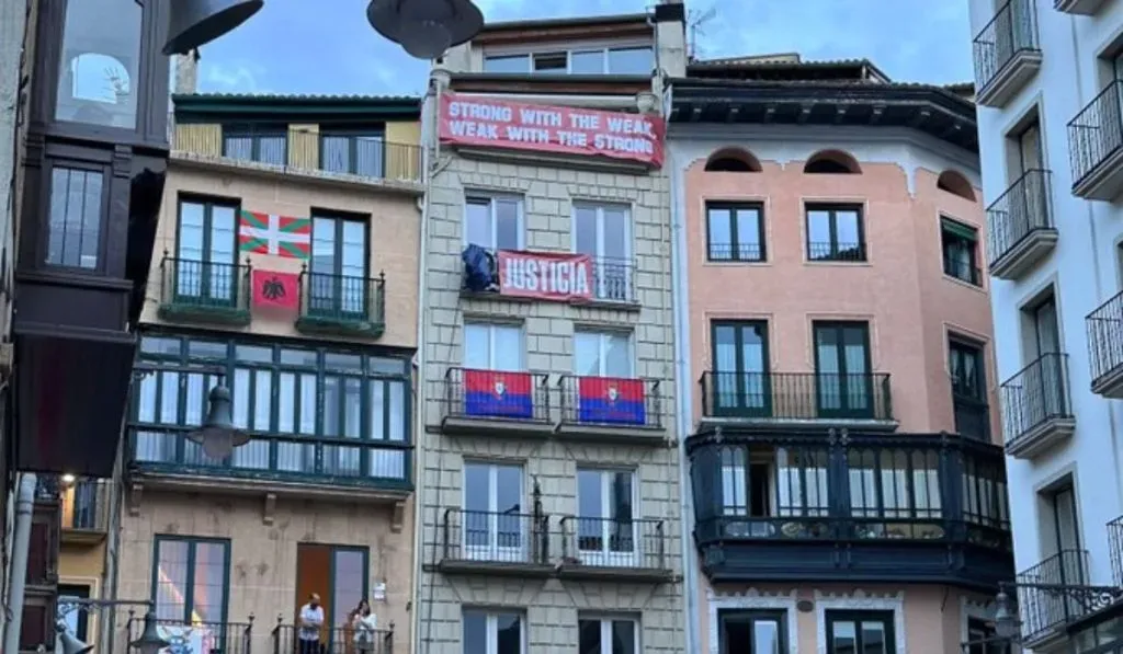 Protestas de aficionados de Osasuna hoy en Pamplona: TW