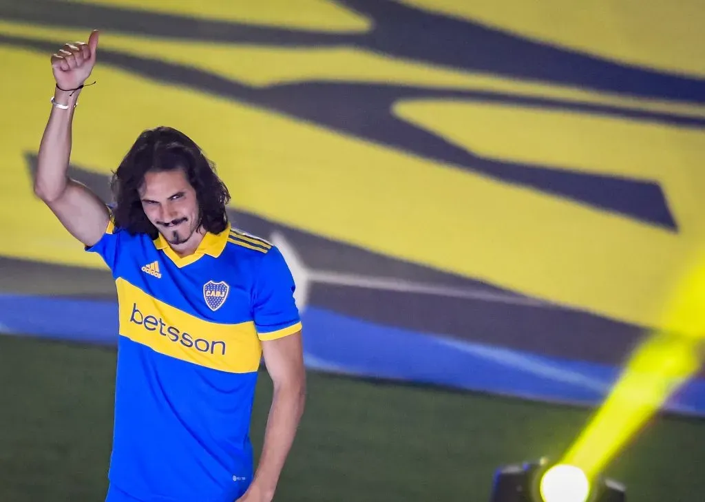 Edinson Cavani ya lució la camiseta de Boca Juniors en su presentación. Getty Images.