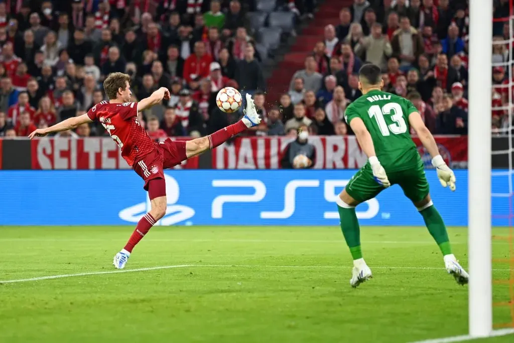 Gerónimo Rulli vs. Bayern Munich en los Cuartos de Final de la Champions Leagues 2021/2022. Getty Images.