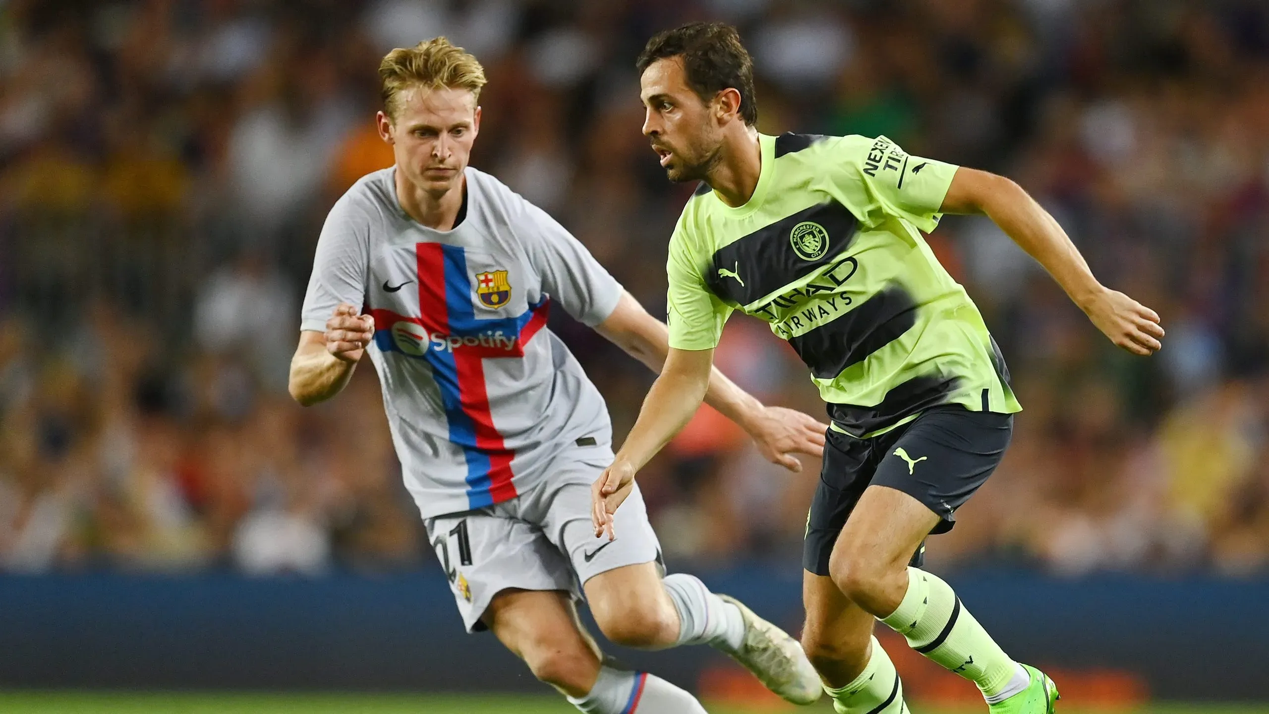 Bernardo Silva enfrentando a Barcelona en el Camp Nou en agosto del 2022. Getty Images.