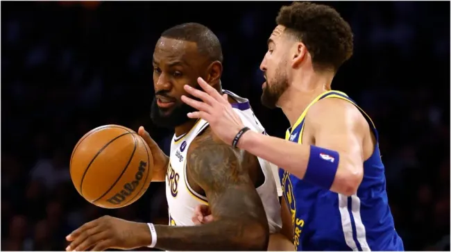 LeBron James y Klay Thompson (Foto: Ronald Martínez / Getty Images)