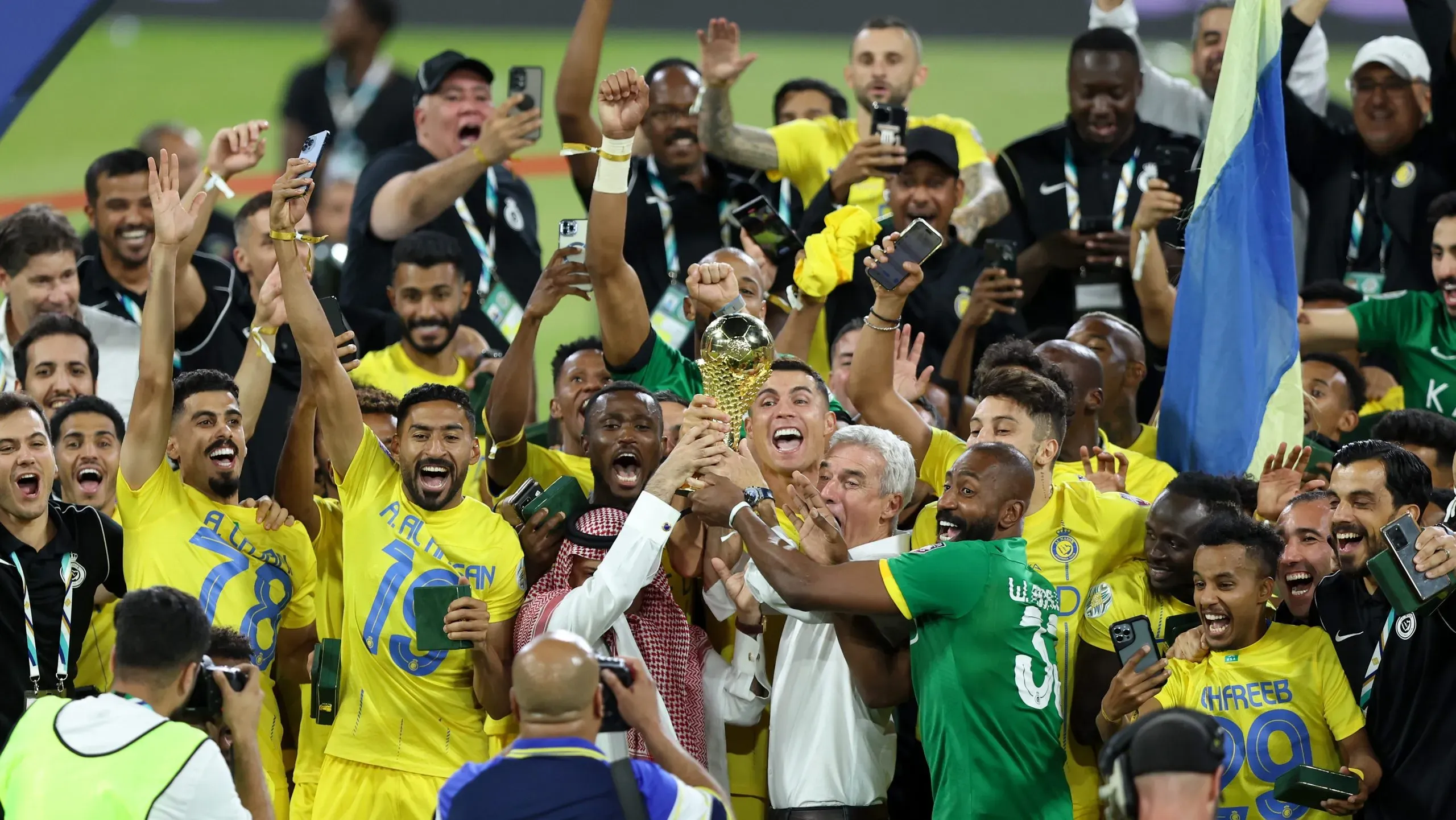 El Al Nassr de Cristiano Ronaldo en el festejo por la obtención del Campeonato de Clubes Árabes. Getty Images.