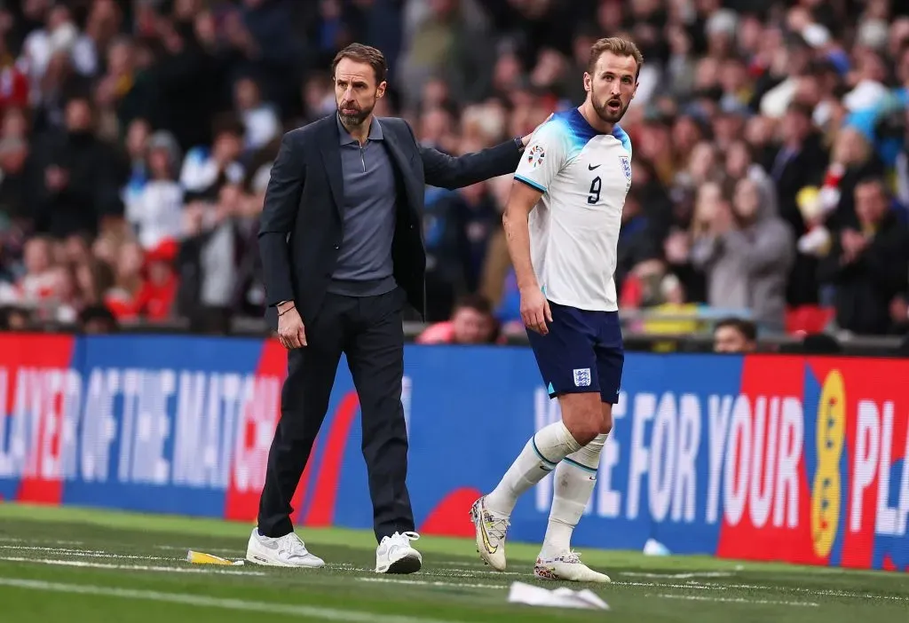 LONDON, ENGLAND – MARCH 26: Gareth Southgate, Manager of England interacts with Harry Kane of England after being substituted off during the UEFA EURO 2024 qualifying round group C match between England and Ukraine at Wembley Stadium on March 26, 2023 in London, England. (Photo by Ryan Pierse/Getty Images)