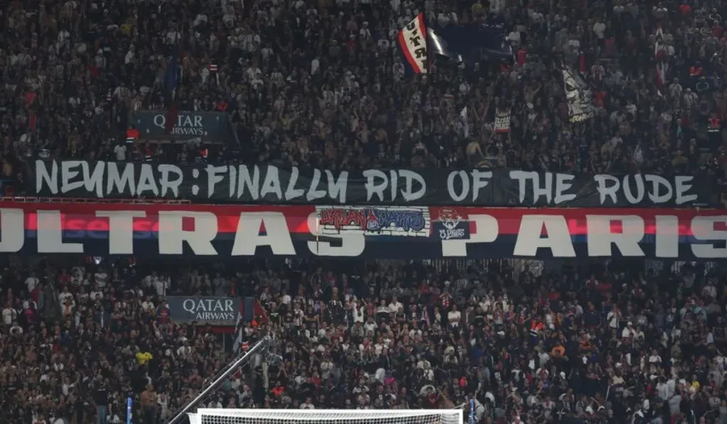 Pancarta a Neymar en PSG vs. Lens: TW