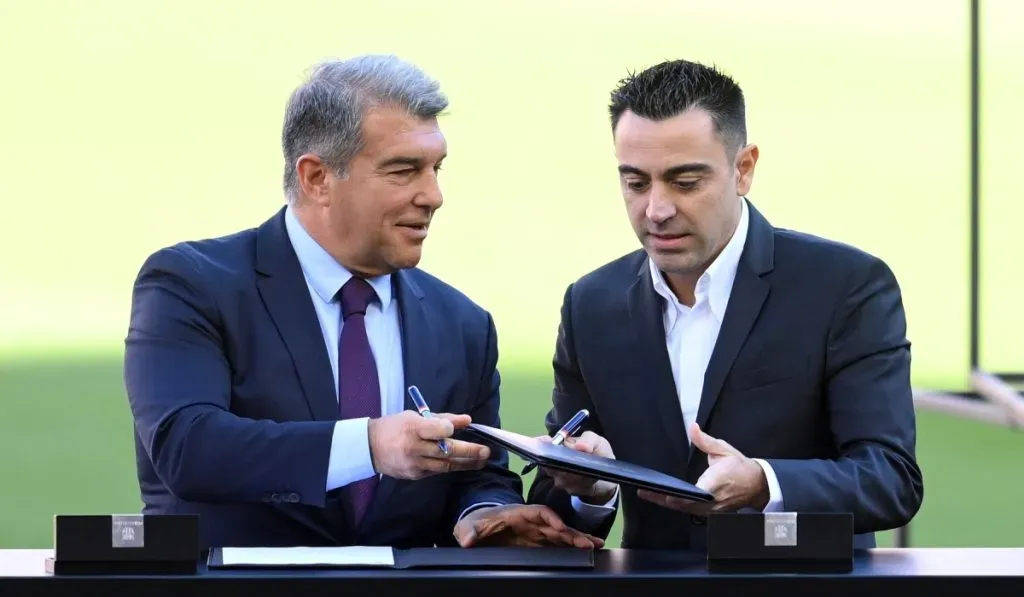 Xavi Hernández y Joan Laporta: Getty Images