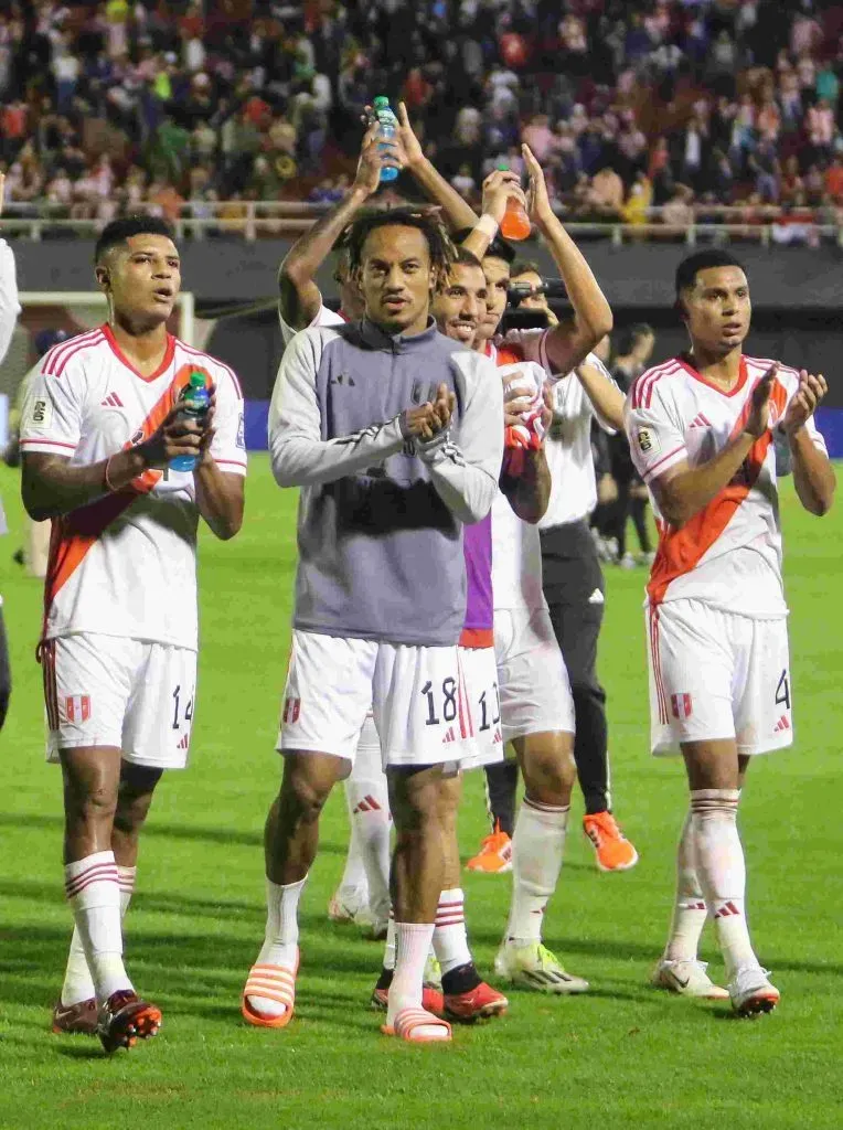 Los jugadores de Perú celebrando el empate ante Paraguay. Fuente: Getty Images.