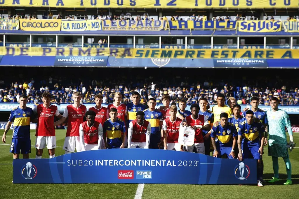 Los conjuntos juveniles de Boca y AZ Alkmaar en la previa del duelo por la Copa Intercontinental Sub 20 2023. Getty Images.