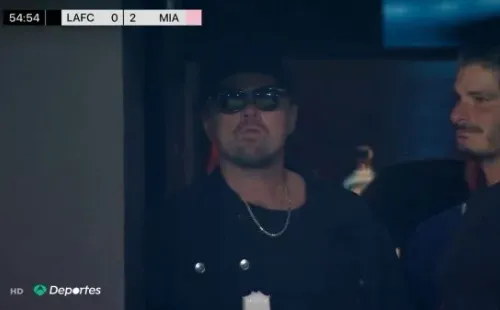 Leo Di Caprio no pasó desapercibido en el estadio (Captura TV)