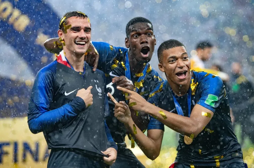 Antoine Griezmann, Paul Pogba y Kylian Mbappe en la celebración de la Copa de Mundo que obtuvieron en Rusia 2018. Getty Images.