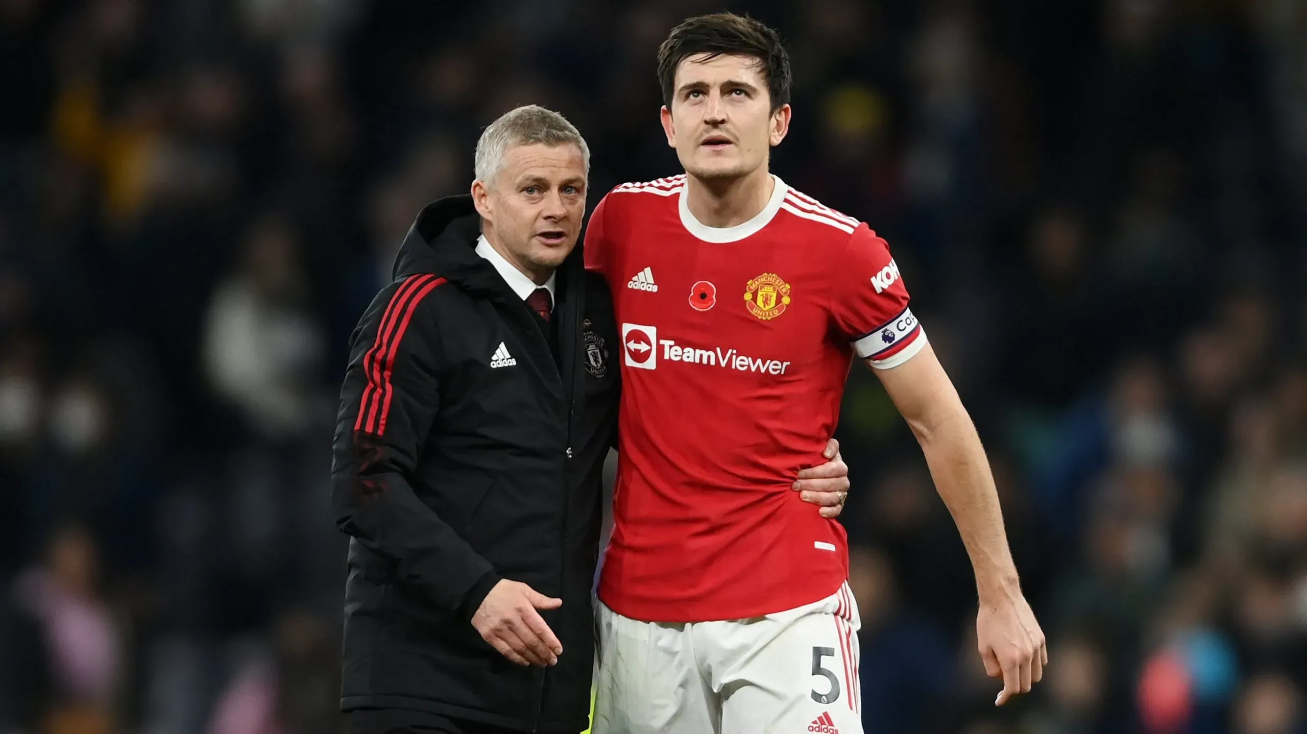 Ole Gunnar Solskjaer junto a Harry Maguire, uno de los refuerzos que pidió y la directiva le trajo bajo su cargo como entrenador del Manchester United. Getty Images.