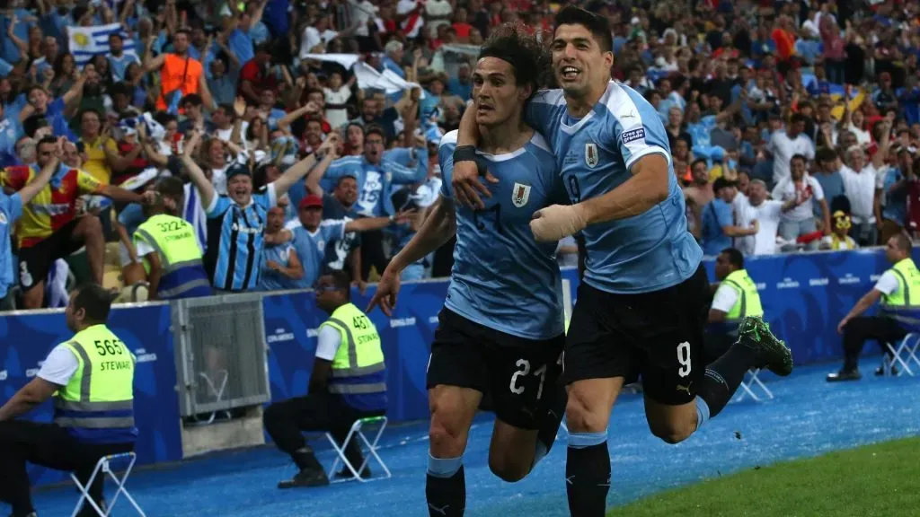 Cavani y Suárez, leyendas de la selección uruguaya (Getty Images).