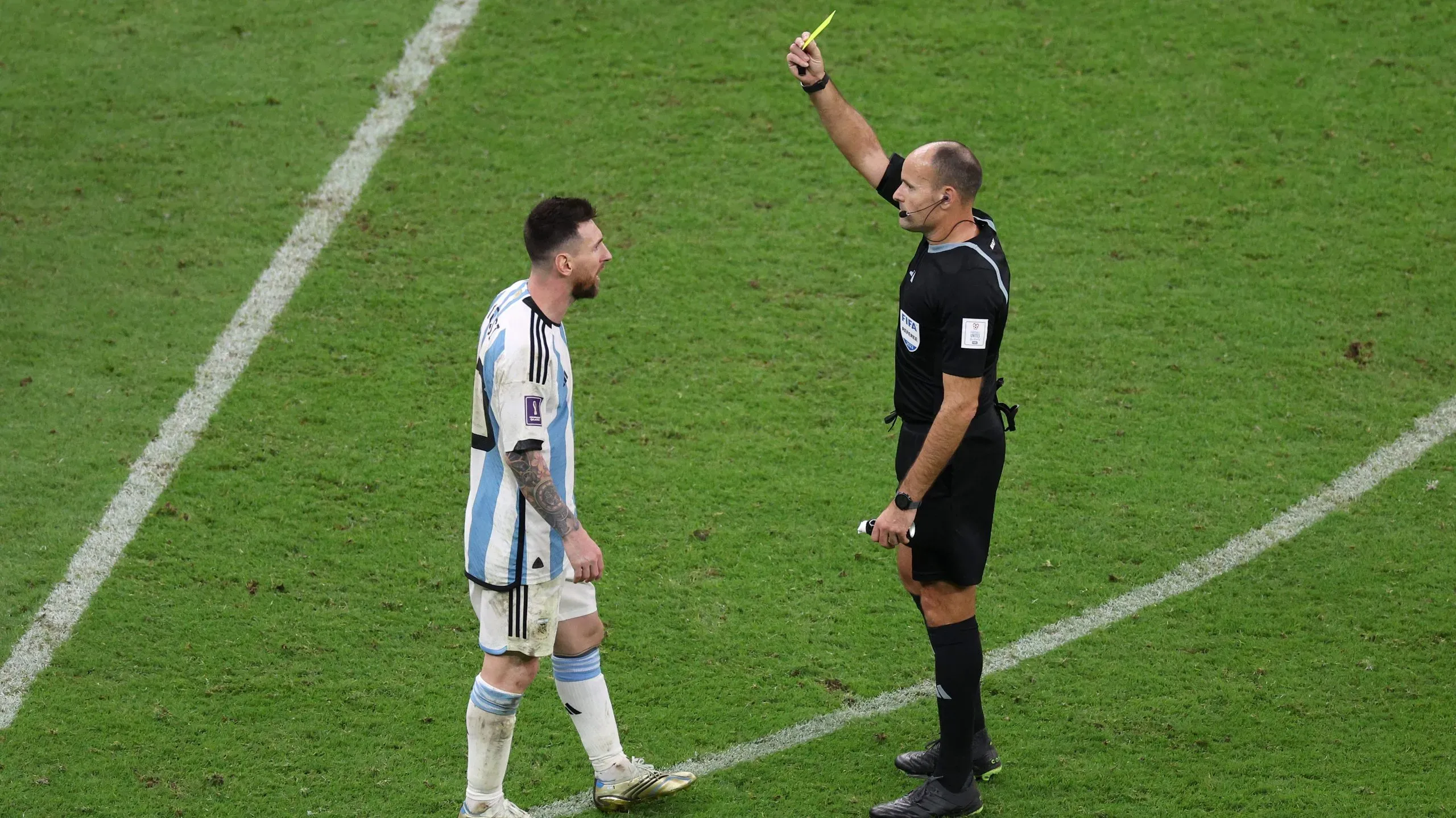 Lionel Messi fue uno de los 17 amonestados del Argentina vs. Países Bajos. Getty Images.