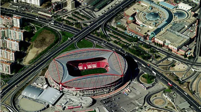 Estadio Da Luz, una de las presuntas sedes de semifinales del Mundial 2030. Getty Images.