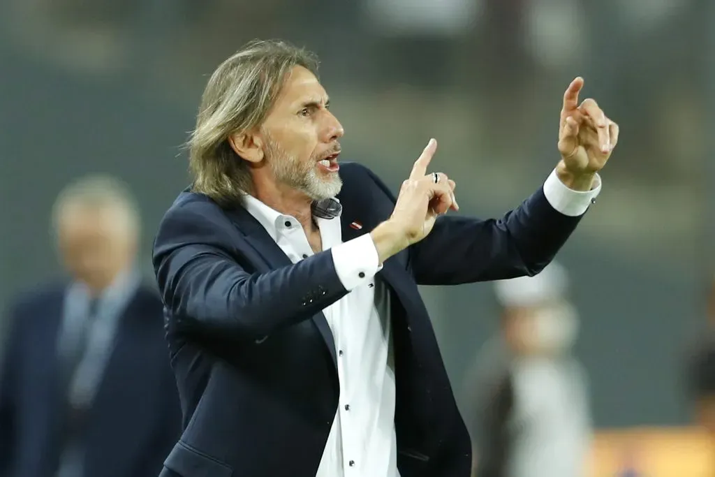 LIMA, PERU – FEBRUARY 01: Ricardo Gareca coach of Peru gestures during a match between Peru and Ecuador as part of FIFA World Cup Qatar 2022 Qualifiers at National Stadium on February 01, 2022 in Lima, Peru. (Photo by Daniel Apuy/Getty Images)