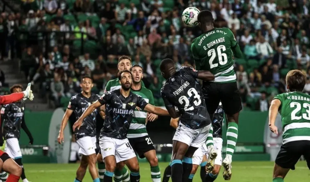 El juego aéreo es uno de los puntos fuertes de Ousmane Diomandé. @Sporting CP