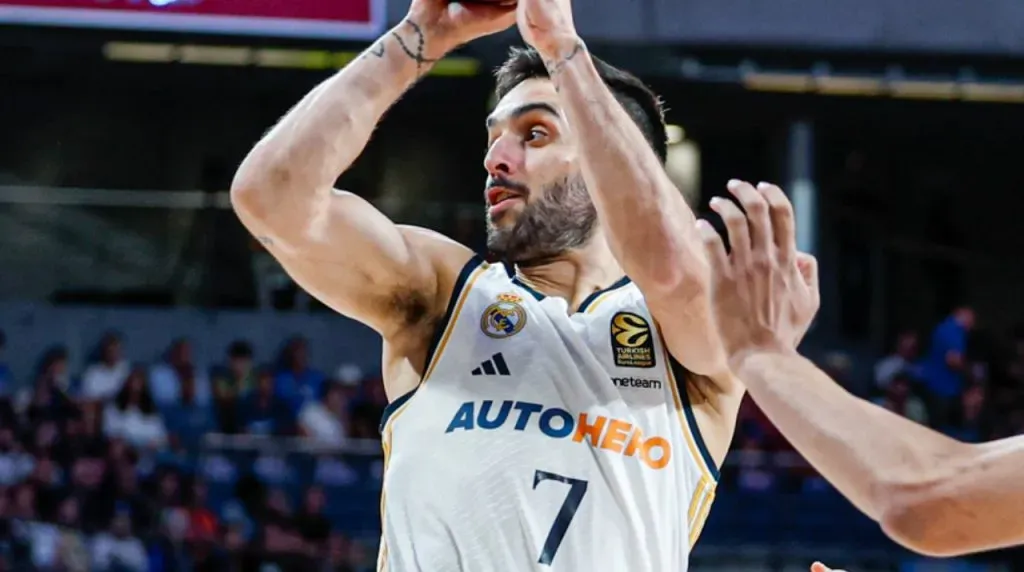 Facu Campazzo vs Mavericks. (Foto: X / @RMBaloncesto)
