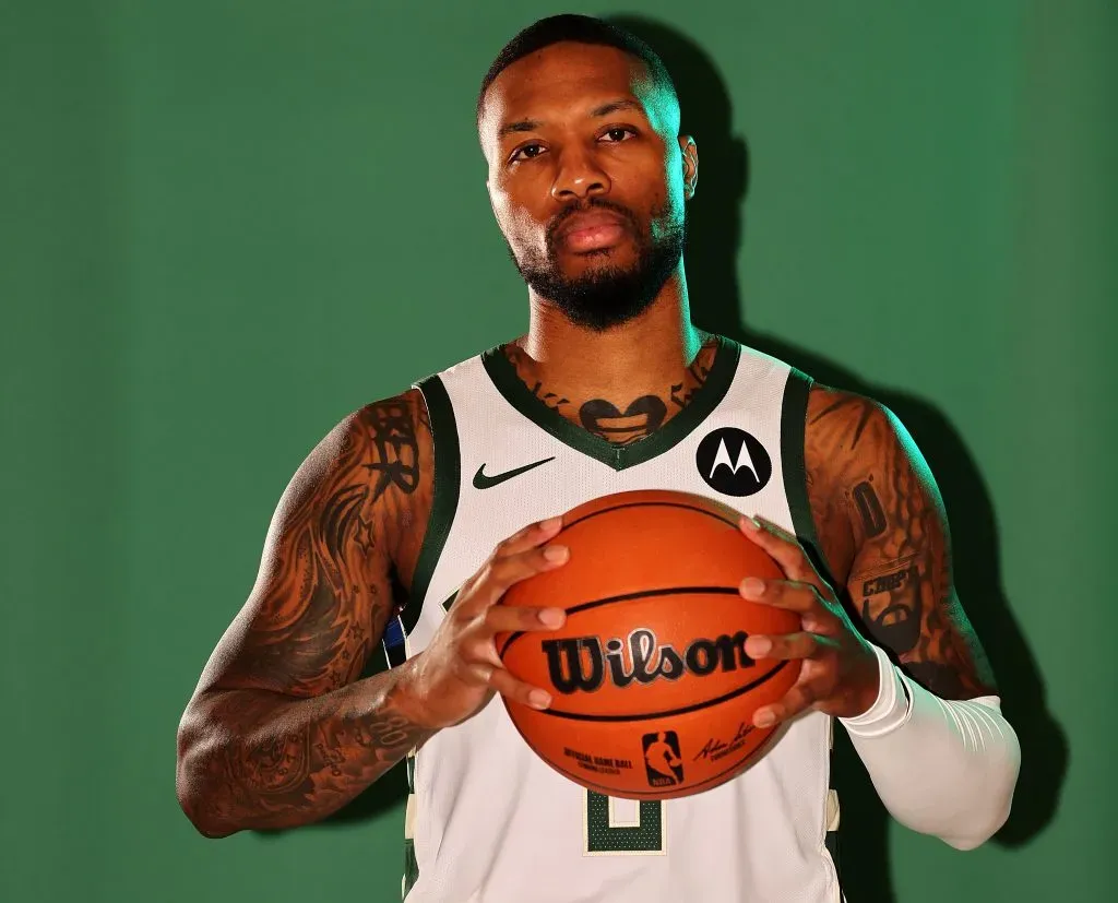 Damian Lillard en su presentación como nuevo jugador de los Bucks (Getty Images).