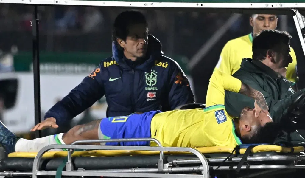 Neymar deja el Centenario en camilla tras su lesión: Getty Images