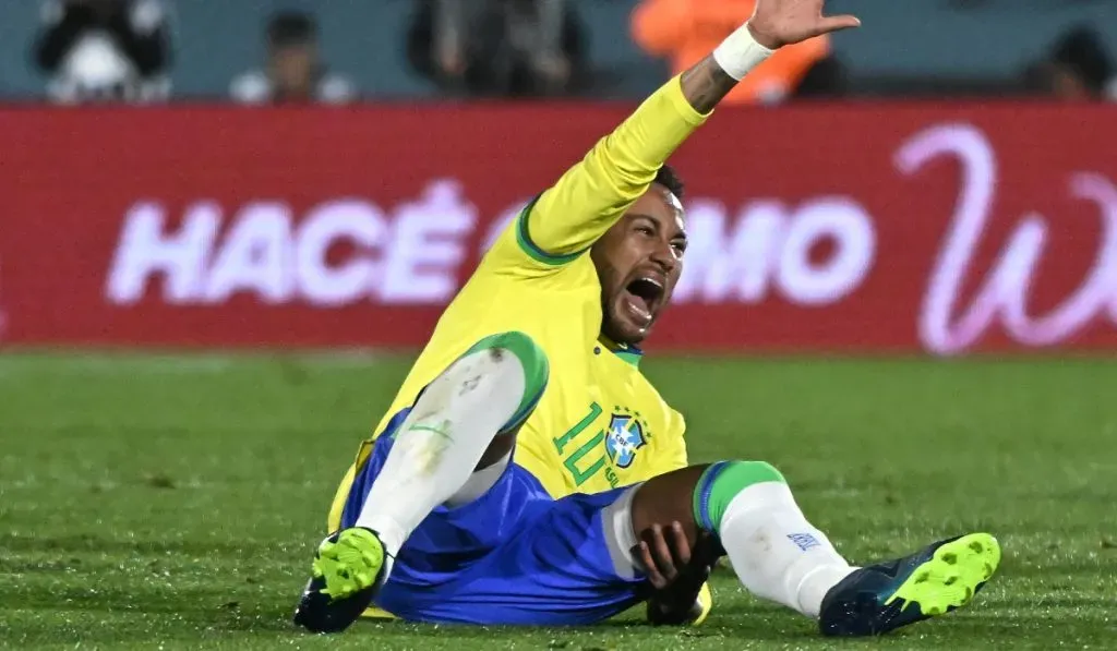 Neymar y su lesión en Uruguay vs. Brasil.