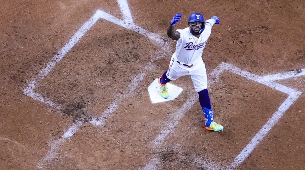 El jonrón de Adolis García vs. Houston Astros. (Foto: Getty Images)