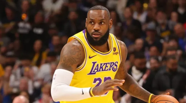 LeBron anotó 21 puntos en la derrota de Lakers vs. Nuggets. (Foto: Getty Images)