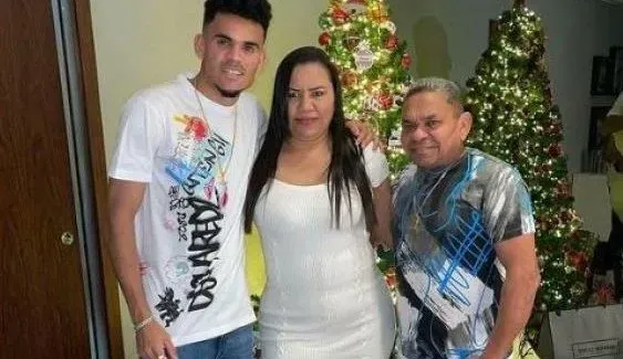 Luis Díaz junto a su padre Luis Manuel Díaz y su madre Cilenis Marulanda