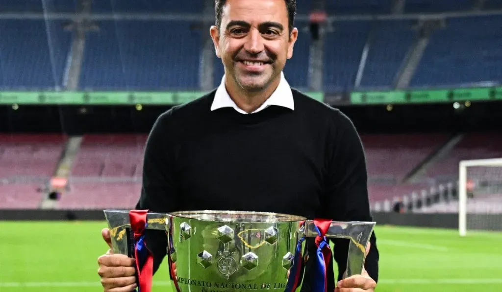 Xavi celebrando el título de LaLiga ganado meses atrás: Getty Images