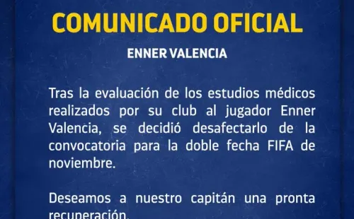 Enner Valencia se tuvo que marchar asistido por el personal médico y el carro de asistencia. (Captura de pantalla: @ESPNEcuador)