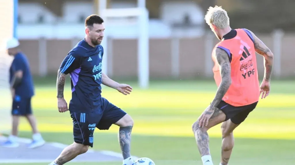 Messi y De Paul han ganado juntos tres títulos con la Selección Argentina. (Foto: Getty Images)
