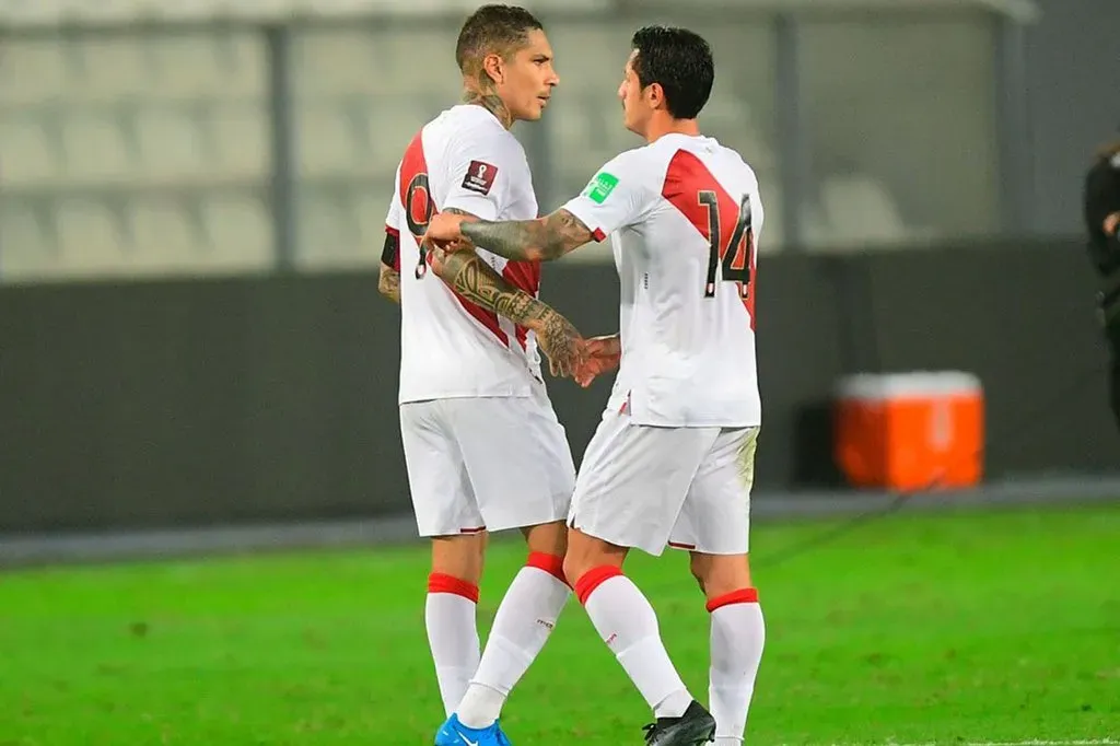 Gianluca Lapadula y Paolo Guerrero vistiendo la camiseta de Perú. (Foto: FPF).