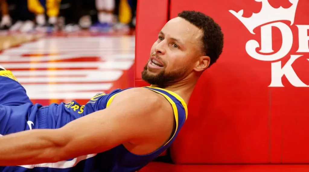 Curry se lesionó por un golpe en la rodilla el 12 de noviembre. (Foto: Getty Images)