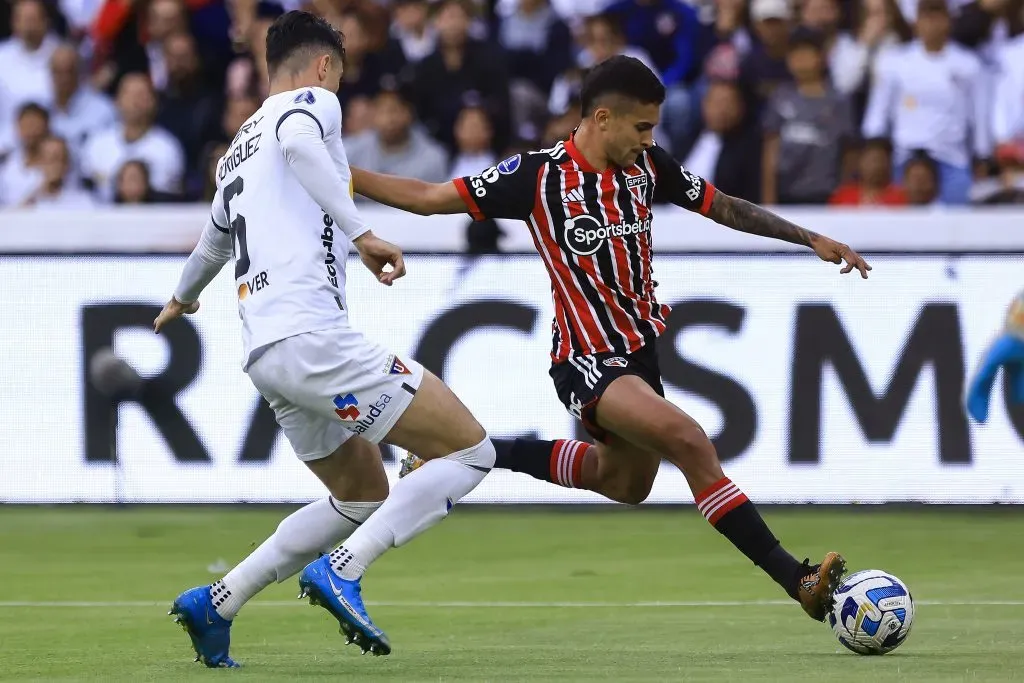 Facundo Rodríguez es uno de los titulares fijos en el once de Liga de Quito y uno de los líderes en defensa de los ‘Albos’. (Foto: GettyImages)