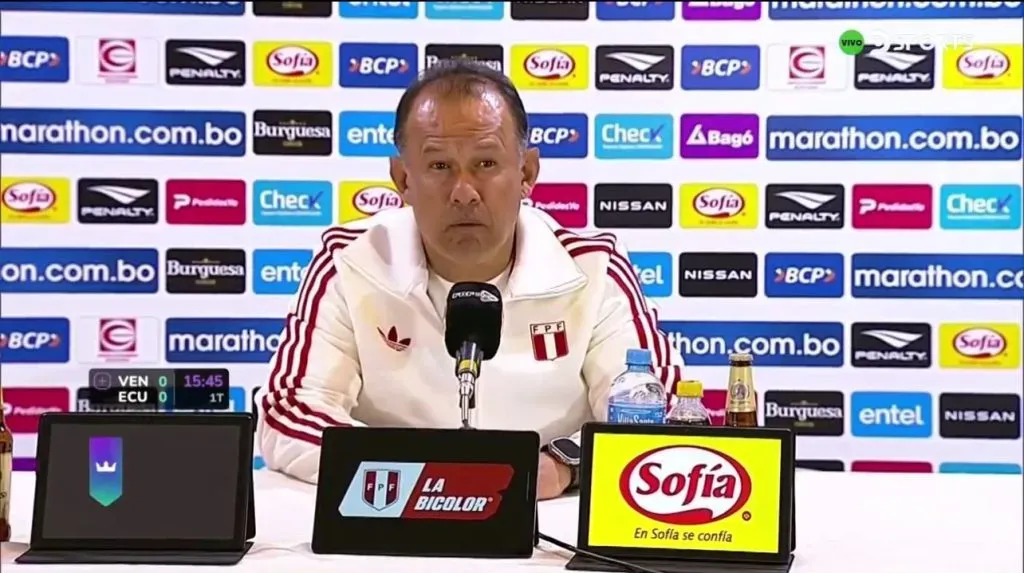 Juan Reynoso en conferencia de prensa. (Foto: Directv Sports).