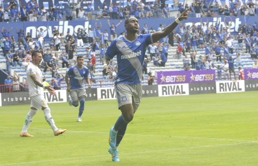 Jaime Ayoví regresó al país para jugar en Emelec en este 2023. El delantero ya tiene 35 años. (Foto: API)